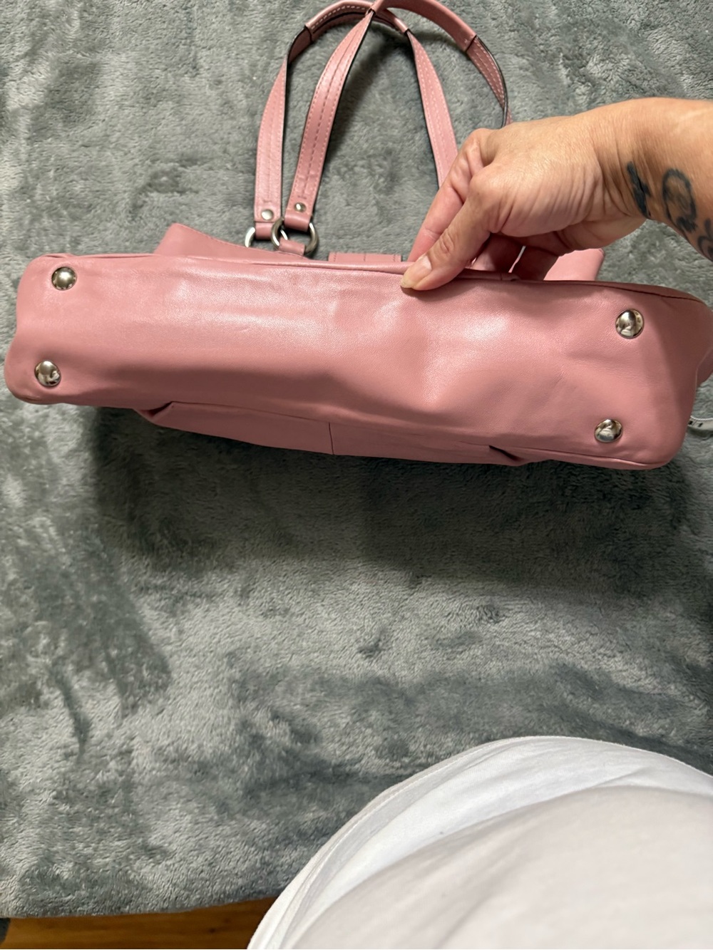Soft Pink Leather Tote Bag with Buckle Accent - Picture 4 of 10